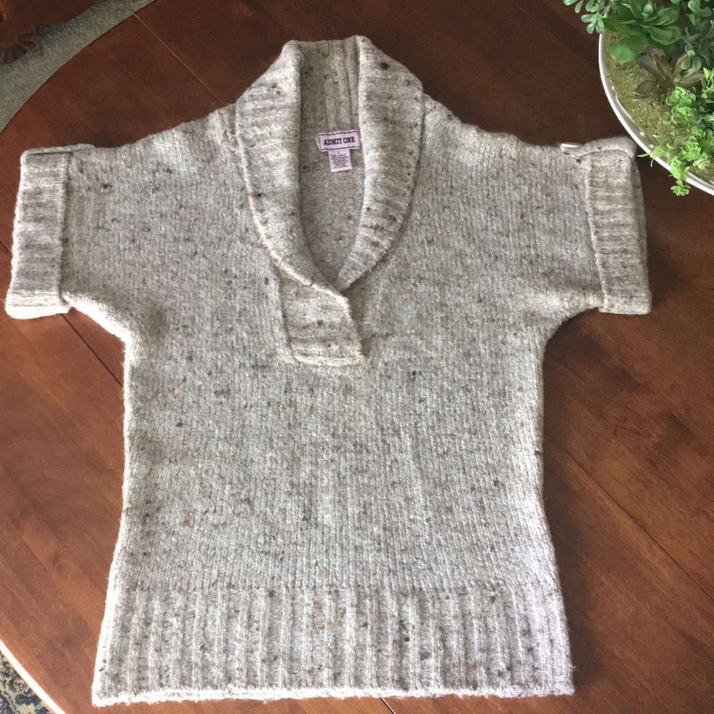 Heathered oatmeal ss sweater sz L